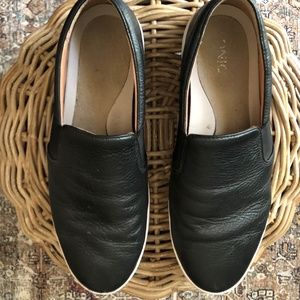 Black Men's Vionic Sneaker